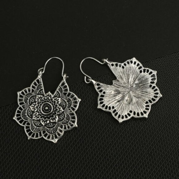 NWOT Boho Silver Mandala Earrings - Picture 3 of 7